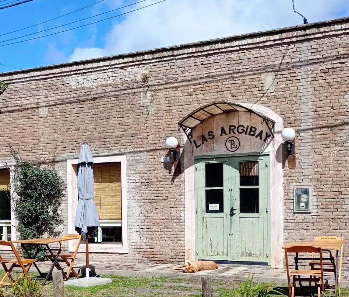 Restaurante en Villa Lía. Foto: Instagram / lasargibayvillalia