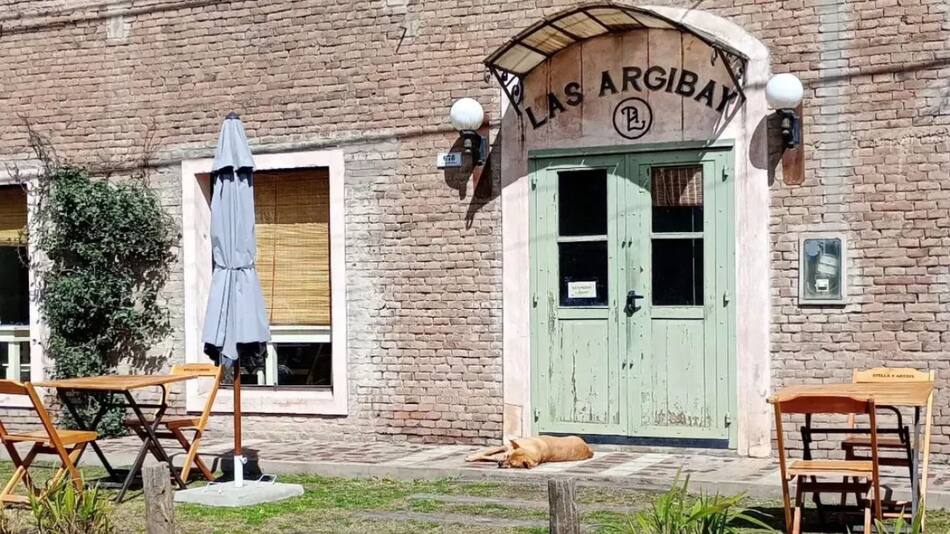 Restaurante en Villa Lía. Foto: Instagram / lasargibayvillalia
