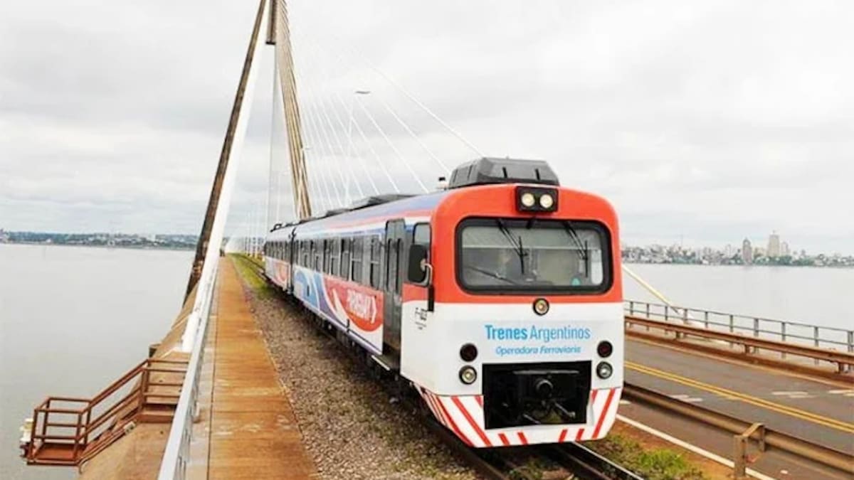El tren binacional que cruza la frontera, atraviesa el río Paraná y llega a otro país en minutos.
