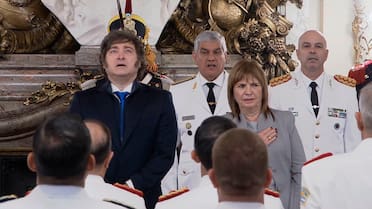 Javier Milei encabezó el ascenso de las Fuerzas de Seguridad en la despedida de Patricia Bullrich como ministra.