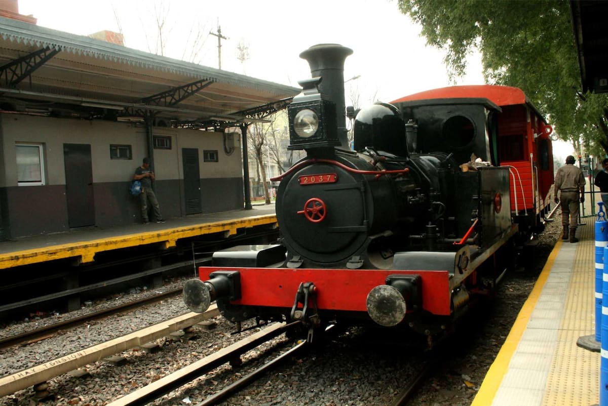 Una locomotora a vapor de 1906 vuelve a las vías
