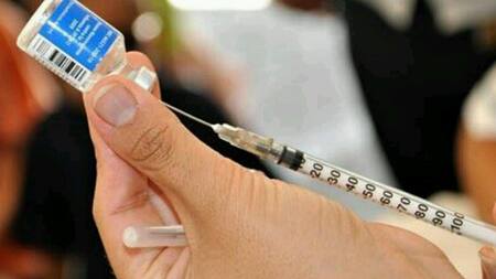 Sociedad de Infectología aclaró que vacuna de meningitis de los 11 años "no se eliminó, se pospuso"