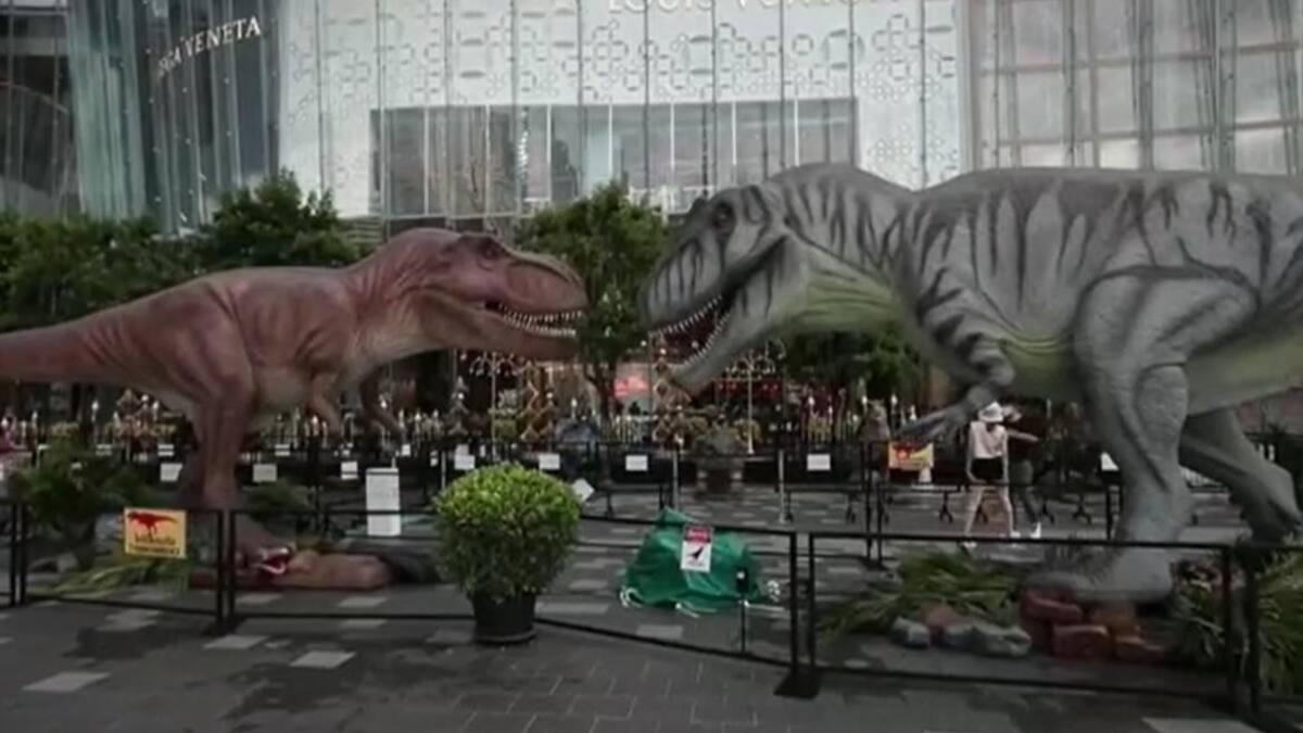 Impactante exhibición de dinosaurios en tamaño real en Tailandia. Foto: Captura EFE