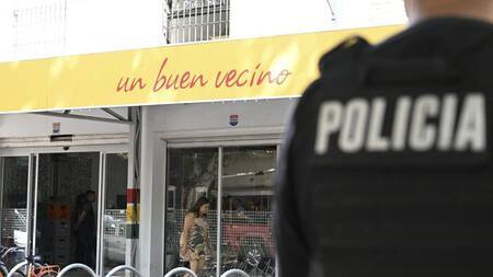 Ataque sobre el supermercado de la familia Antonela Roccuzzo en Rosario. Foto: NA.