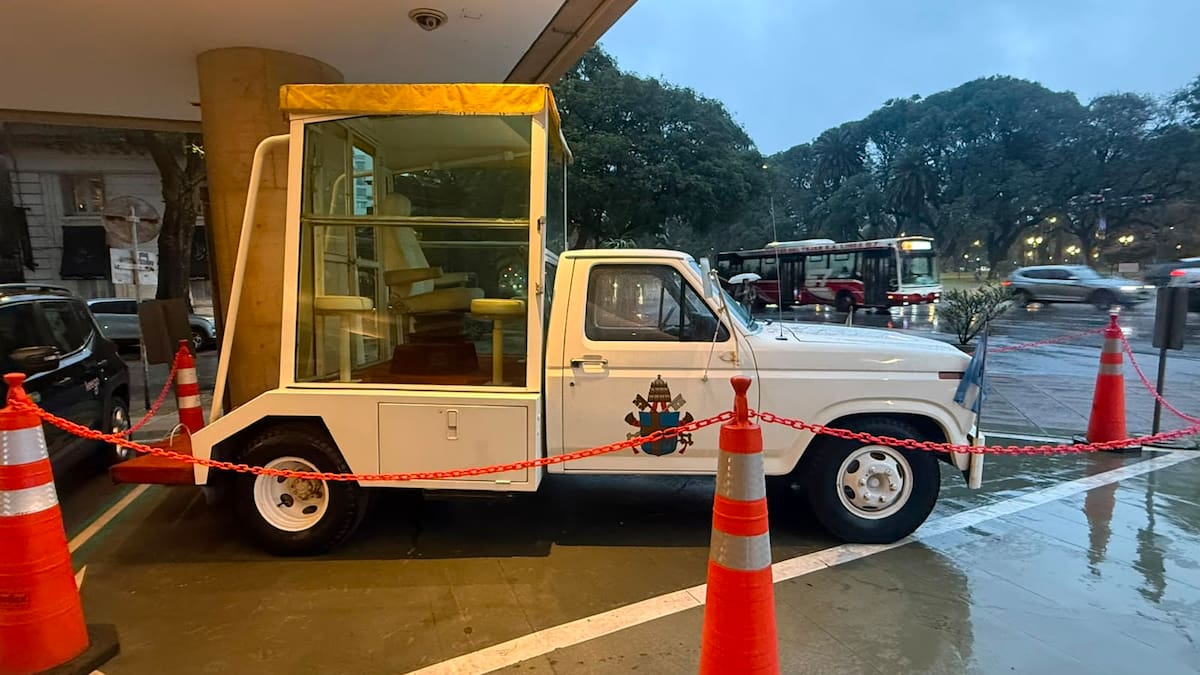 La unidad fue construida por el Automóvil Club Argentino en apenas cuatro días para la visita de Juan Pablo II en 1982. Hoy se conserva en perfecto estado y forma parte del patrimonio histórico de la institución.