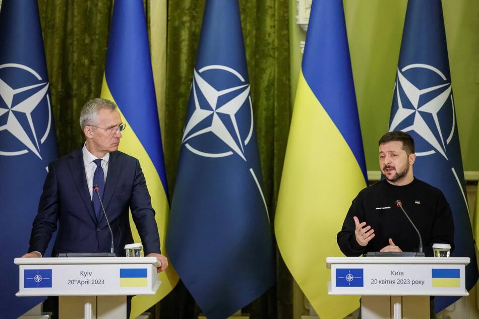 El secretario general de la OTAN, Jens Stoltenberg, y el presidente de Ucrania, Volodimir Zelenski. Foto: Reuters.