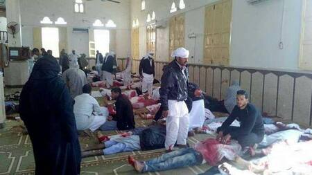 Al menos 270 personas mueren por ataque a mezquita en región egipcia de Sinaí