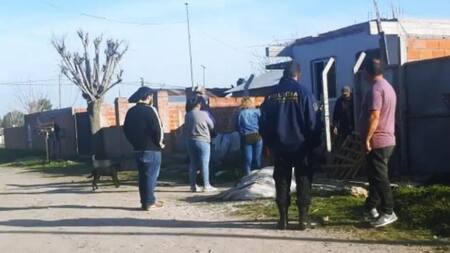 Le prohibieron ver a su hijo y trató de suicidarse a lo bonzo, La Plata