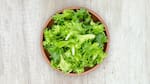 No solo en tupper: la forma correcta de guardar la lechuga en la heladera para que no se ponga fea