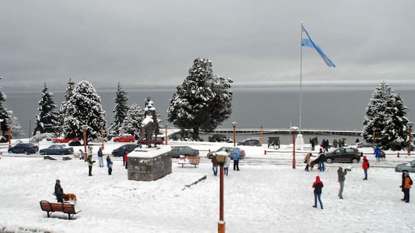 Fuertes nevadas en Bariloche: suspenden las clases por seguridad