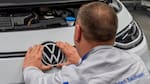 Por el avance de los autos chinos, Volkswagen prepara unos 50 mil despidos hacia 2030