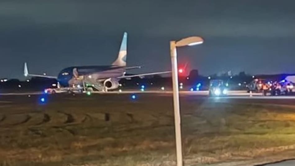 Llegó al Aeropuerto de Ezeiza el vuelo con los 10 argentinos deportados desde los Estados Unidos