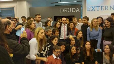 Despedida de Guzmán del Palacio de Hacienda. Foto: NA.