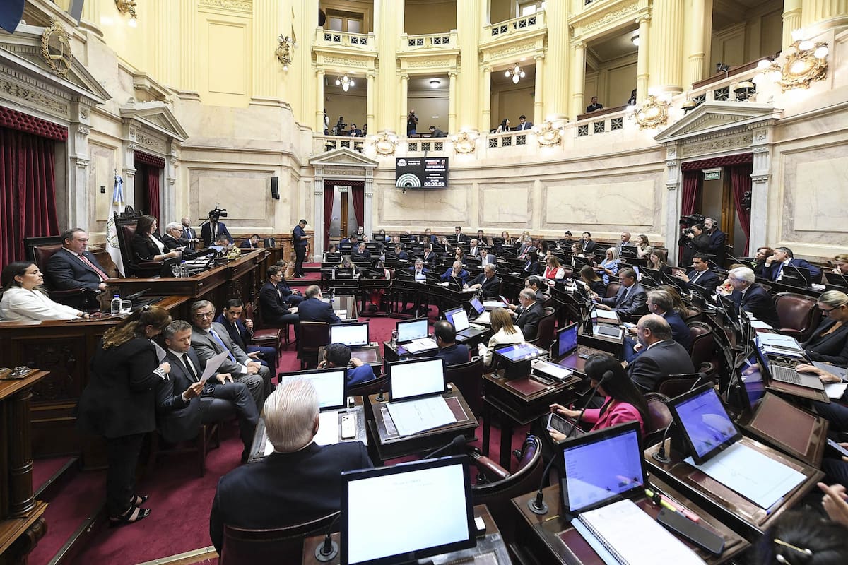 Los senadores percibieron un aumento de su dieta