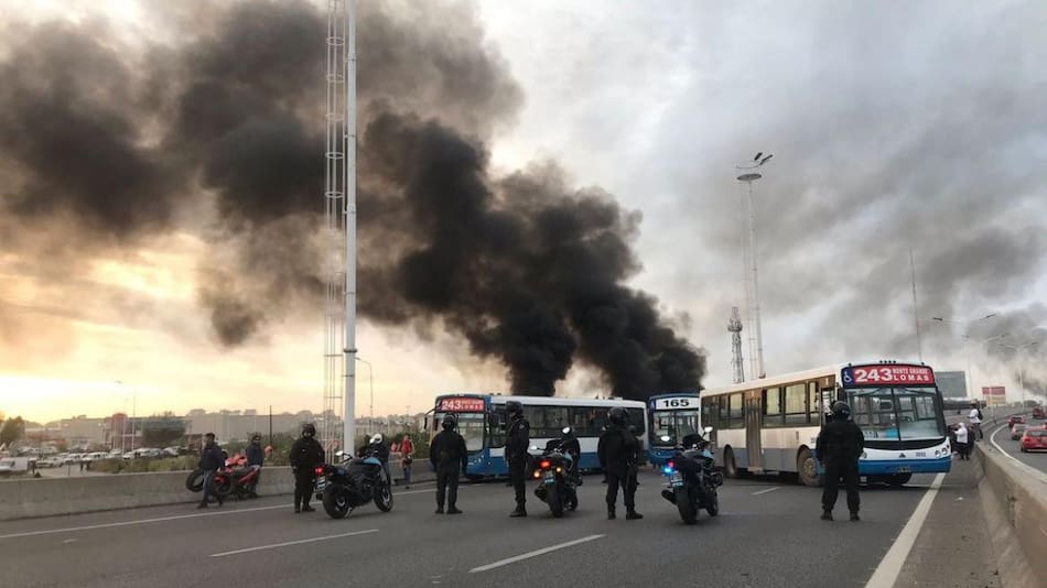 Paro del 30 de abril, corte total en Puente La Noria, política, Foto: Twitter