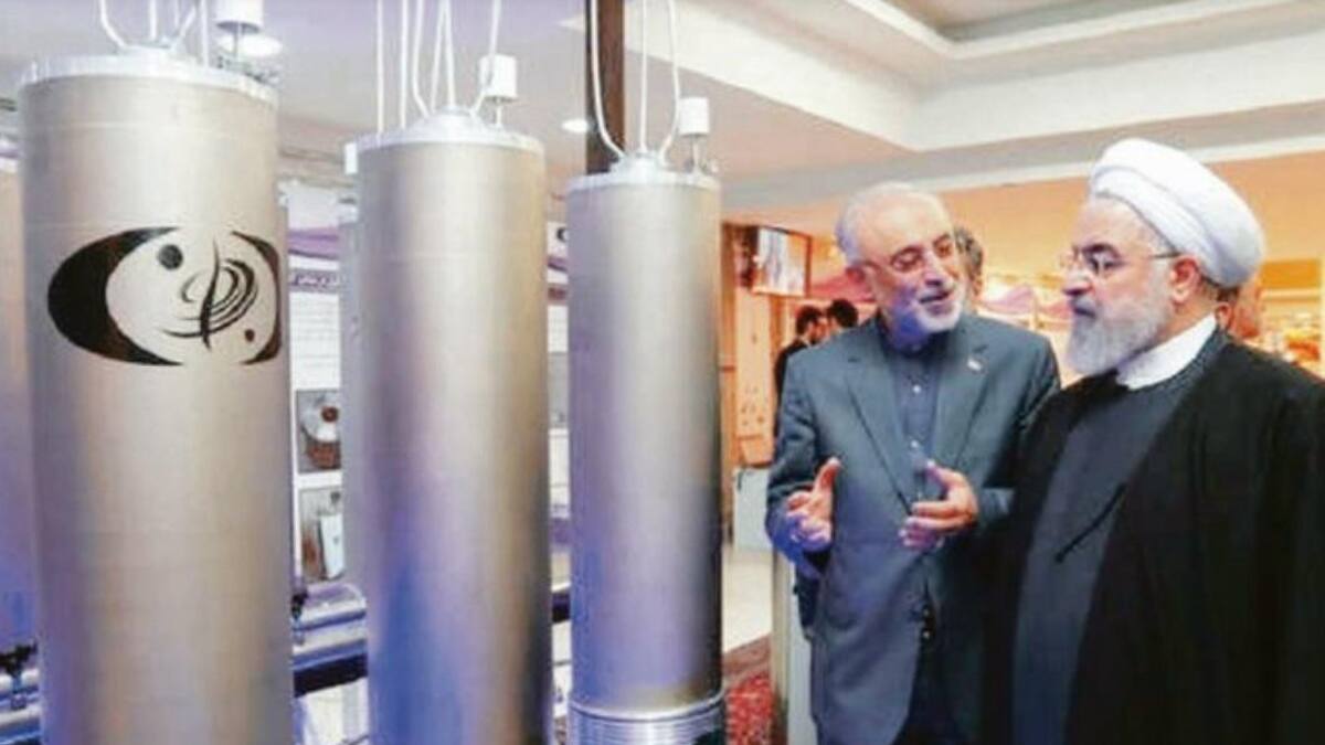 El presidente iraní, Hasán Rohaní, inspecciona una de las plantas nucleares.