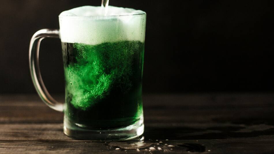 Cerveza verde, San Patricio. Foto Unsplash