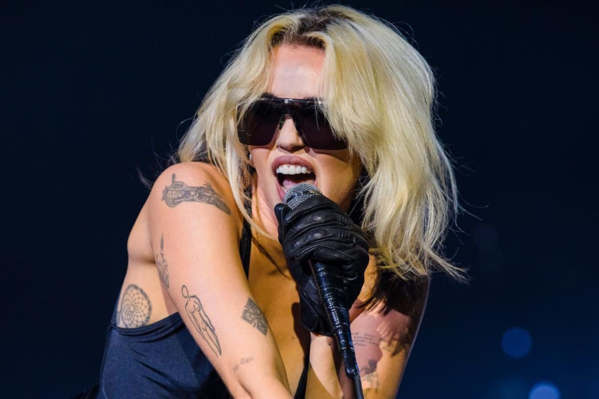 Miley Cyrus presentó su primer disco en vivo: "Attention"