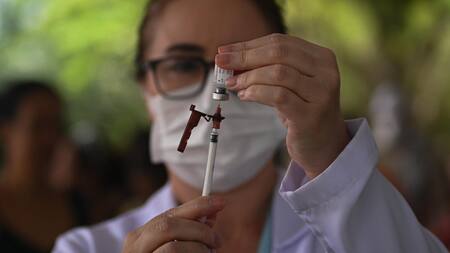 Se empieza a aplicar la vacuna contra el dengue. Foto: Reuters