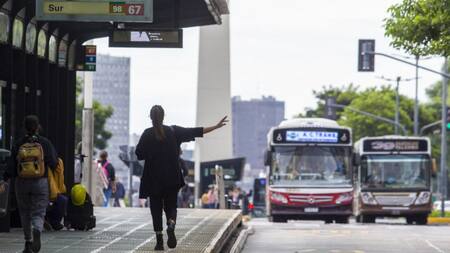 Las principales cadenas de supermercado del país no brindarán servicio. Foto: NA.
