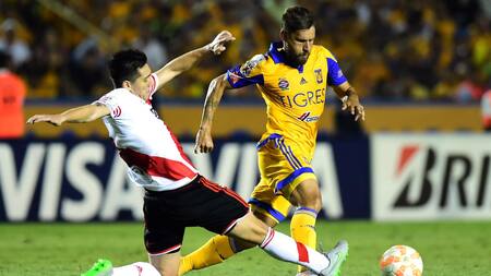 Rafael Sobis en la final de Copa Libertadores 2015 entre Tigres de México y River.