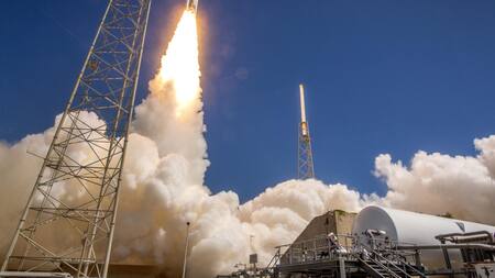 Histórico: despegó rumbo a la EEI la primera misión espacial tripulada de Boeing. EFE