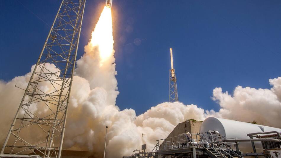 Histórico: despegó rumbo a la EEI la primera misión espacial tripulada de Boeing. EFE