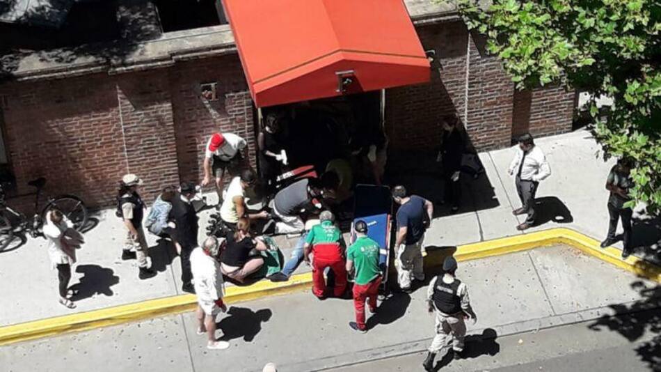 Ataque en puerta de Hotel Faena, motochorros balean a dos turistas