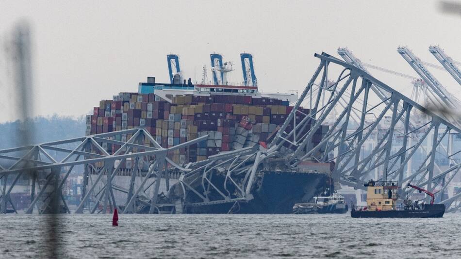 Carguero Dali, tras el derrumbe del puente de Baltimore. Foto: Reuters.