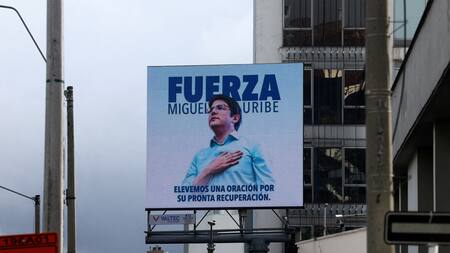 Miguel Uribe Turbay se encuentra en condición "extremadamente crítica". Foto: Reuters (Luisa González)