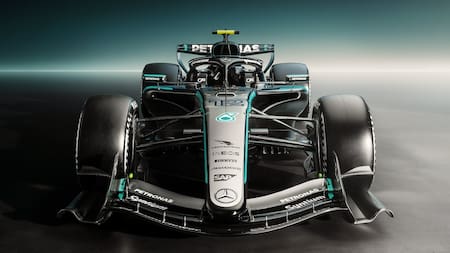 Mercedes presentó su monoplaza W17 para la próxima temporada de la Fórmula 1: “La nueva era empieza aquí”