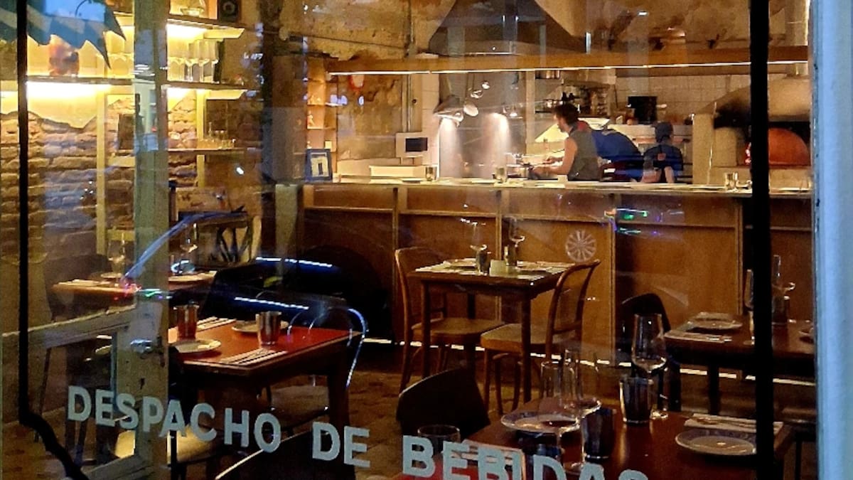 Una carta corta y platos que resaltan el sabor del fuego