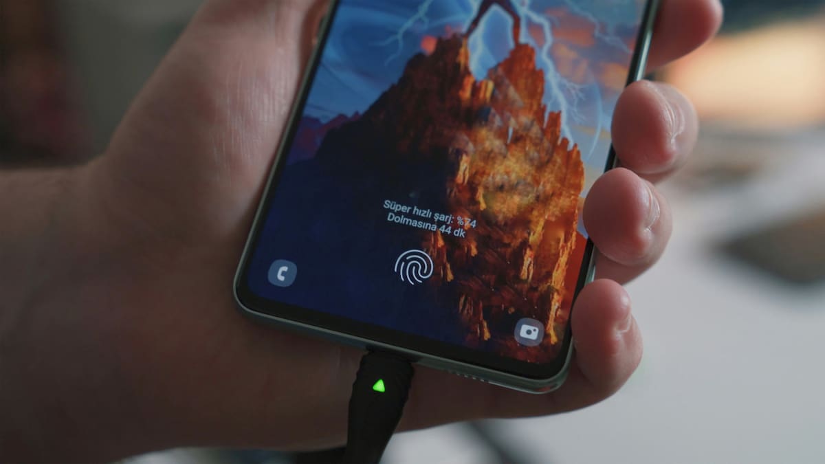 Los smartphones volverán a tener baterías extraíbles a partir de 2027: la increíble razón