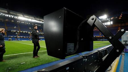 VAR sistema de videoarbitraje - REUTERS -