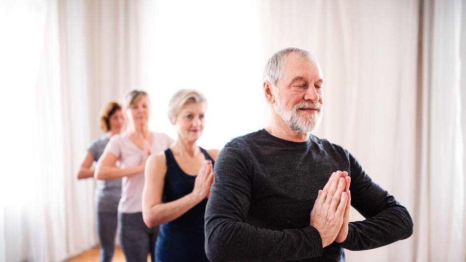 Yoga en grupo. Foto: Alamy
