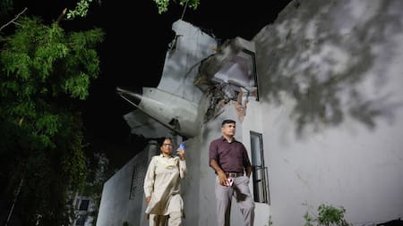 El único sobreviviente del accidente aéreo en la India afirmó que no tiene "ni idea" de cómo salió del avión