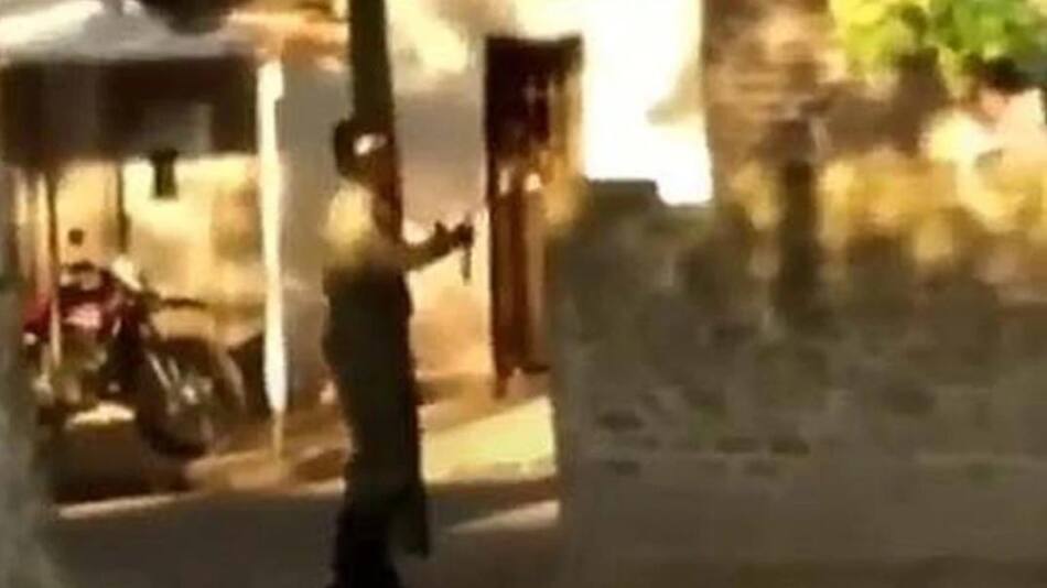 Hombre enmascarado y con una katana que amenazó a vecinos en Caseros