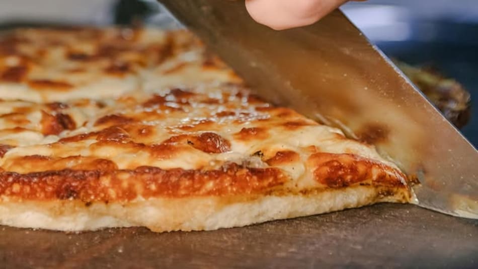 Pizza al tacho.