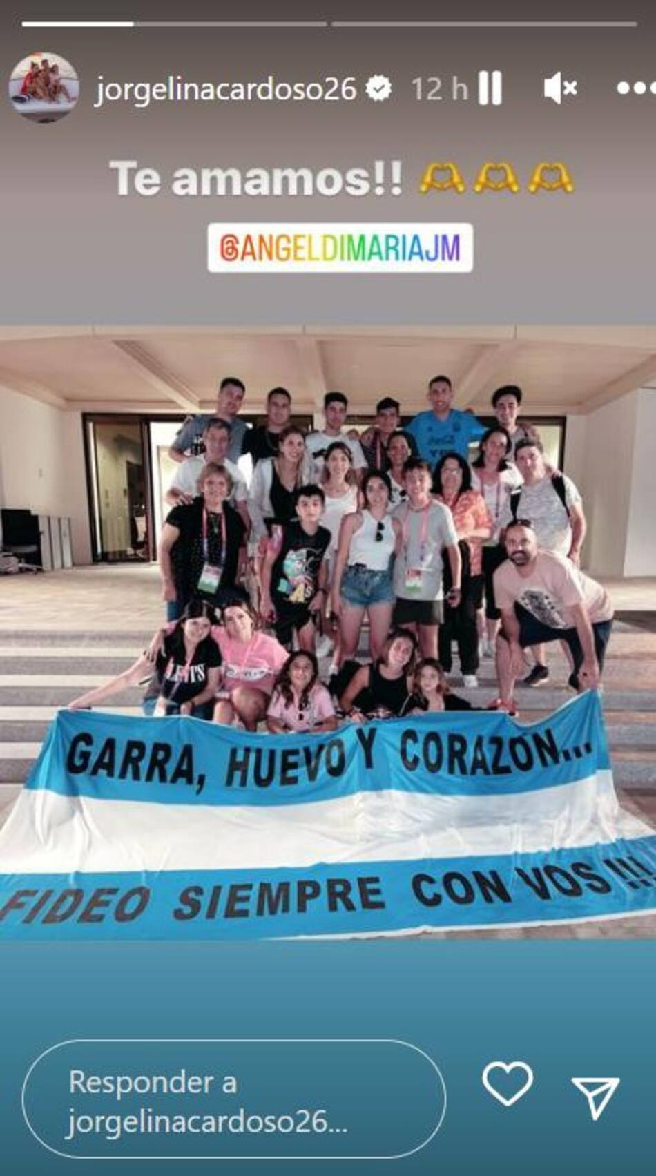 La bandera dedicada a Ángel Di María. Foto: Instagram.