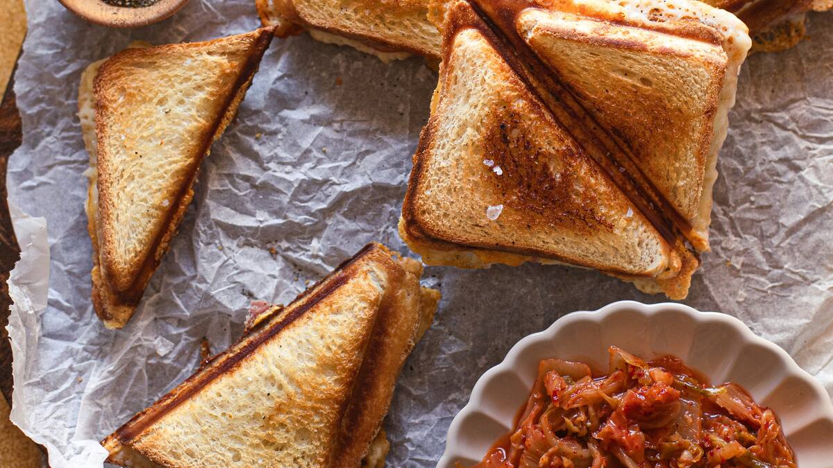 El secreto mejor guardado: ni mayonesa ni manteca, ¿qué se le puede agregar al sándwich de jamón y queso para que quede más cremoso?