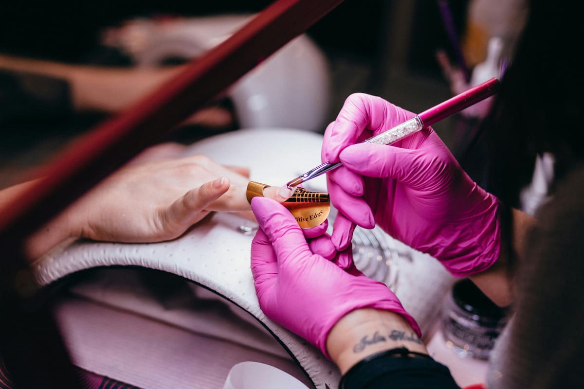 Manicura, uñas. Foto: Pexels.