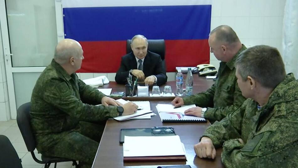Putin reunido con tropas rusas. Foto: EFE.