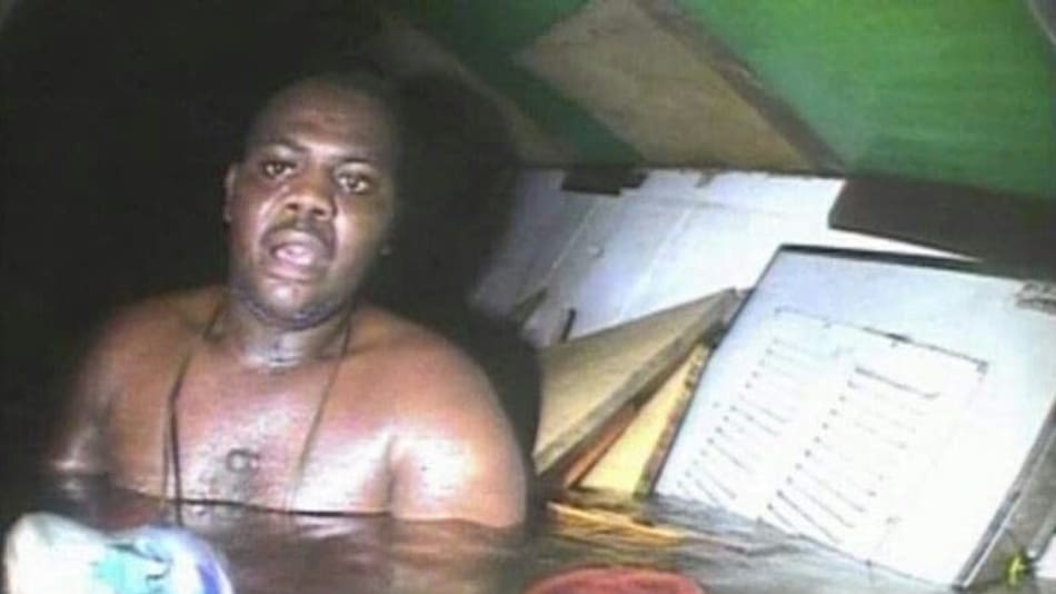 Harrison Okene sobrevivió 60 horas en una burbuja de aire. Foto: Twitter