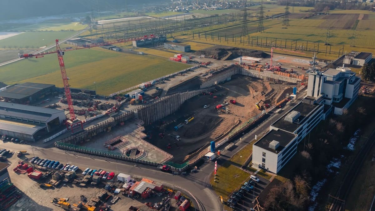 Suiza construye una megabatería bajo tierra que desafía al litio: almacenará energía como una central nuclear en Europa