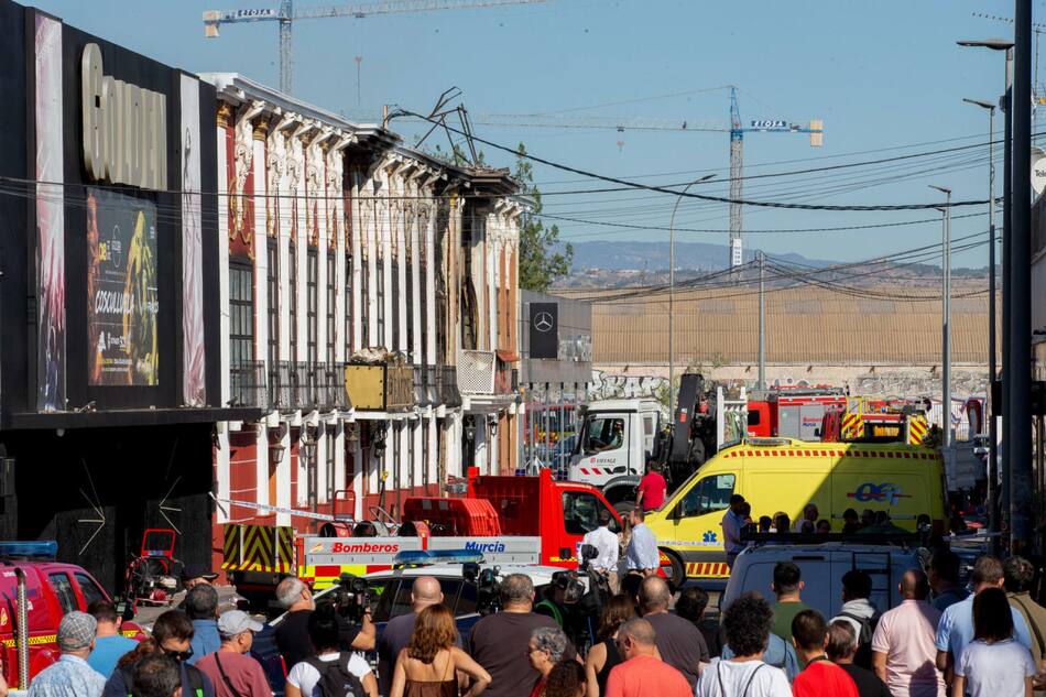 Conmoción en España: muertos y heridos tras incendio en una zona de discotecas en Murcia. EFE