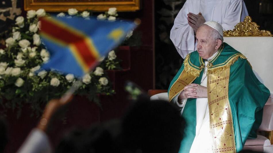 El Papa Francisco preside una Santa Misa para la comunidad congoleña en Roma. EFE