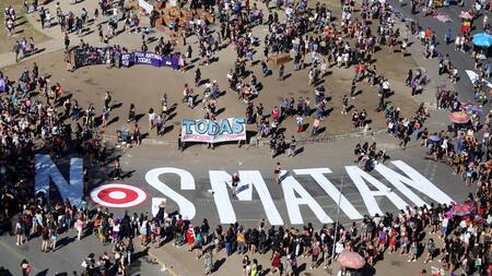 Dia Internacional de la Mujer en Chile , Reuters.