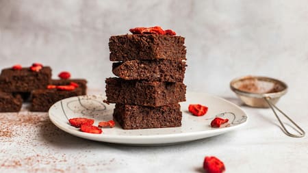 Cómo preparar un brownie saludable paso a paso. Foto Unsplash.