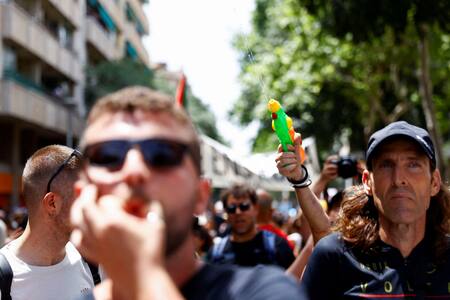 Las pistolas de agua, un símbolo de las protestas en Barcelona. Foto: Reuters/Bruna Casas
