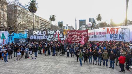 La izquierda marchó a Plaza de Mayo: reclamos al Gobierno y críticas a la CGT